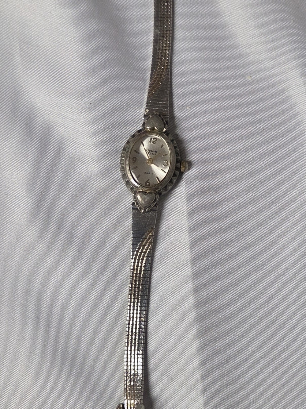 Vintage Victoria‎ Rhein Bubble Crystal Hearts Two Tone Petite Watch